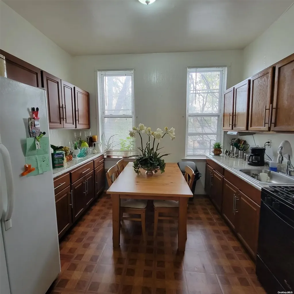 60-23 54th Place Maspeth NY 11378