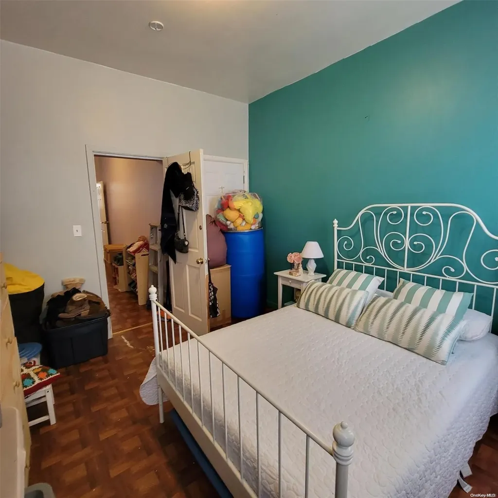 60-23 54th Place Maspeth NY 11378