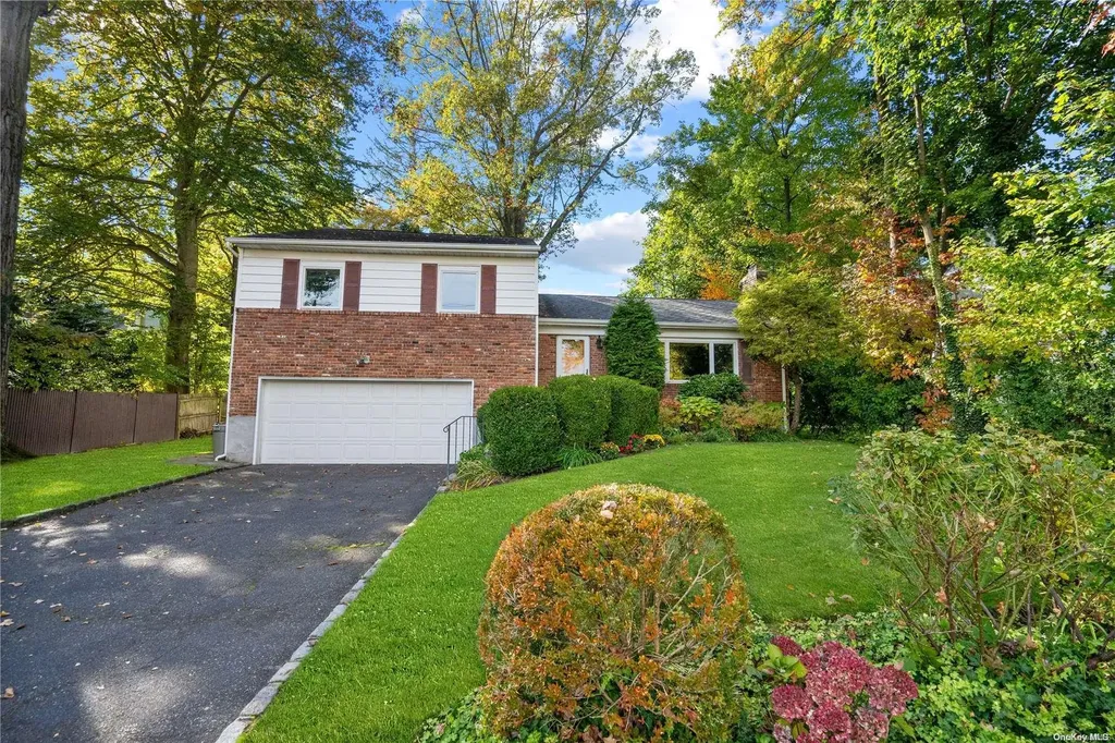 11 Cary Road Great Neck NY 11021