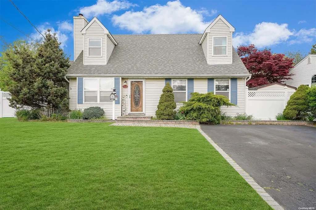 79 Yale Street Islip NY 11751