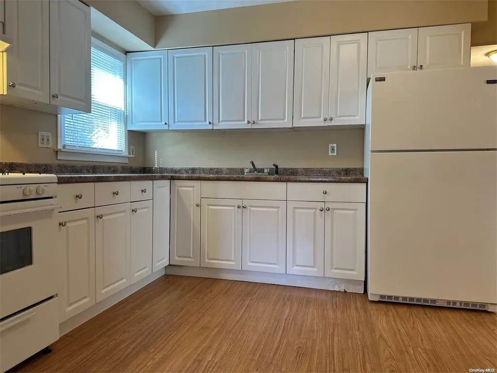319 Broadway Lynbrook NY 11563