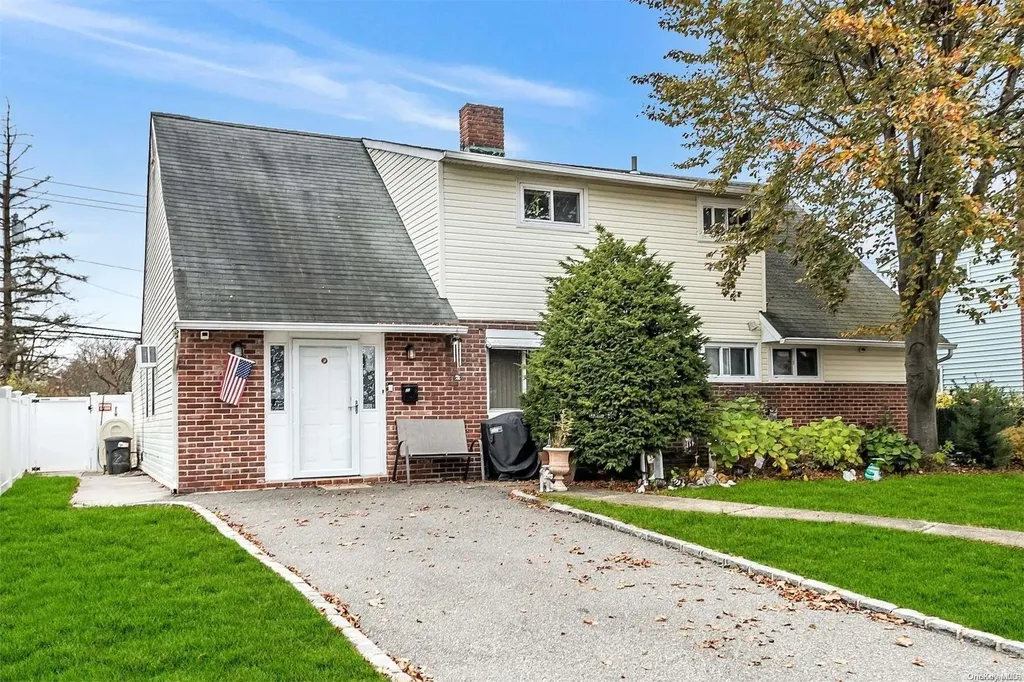 22 Hardy Lane Westbury NY 11590