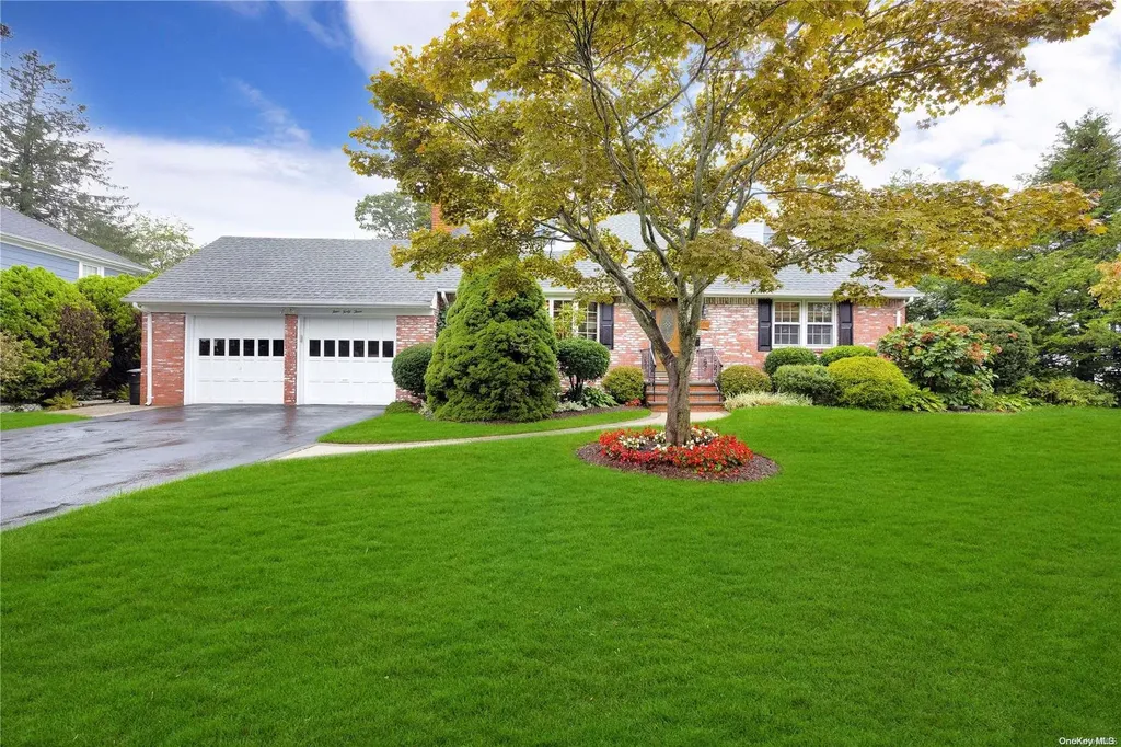 443 Potter Boulevard Brightwaters NY 11718