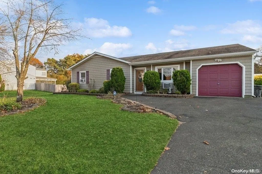 8 Ruth Lane Selden NY 11784