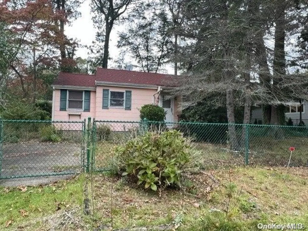 10 Midland Street Riverhead NY 11901