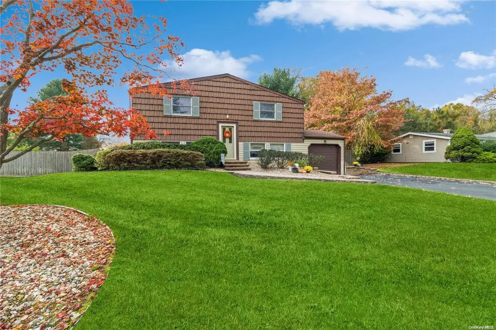 12 Fraternity Lane Stony Brook NY 11790