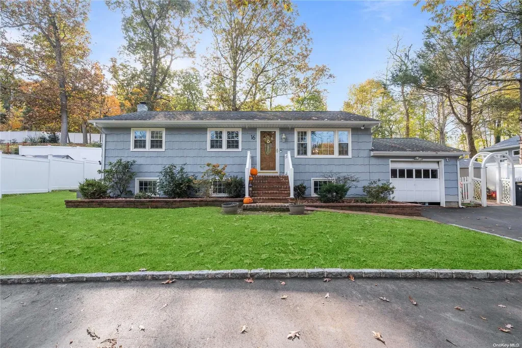 16 Parsonage Road East Setauket NY 11733