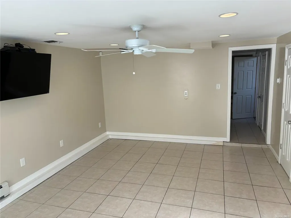 18 Maylen Drive Brentwood NY 11717