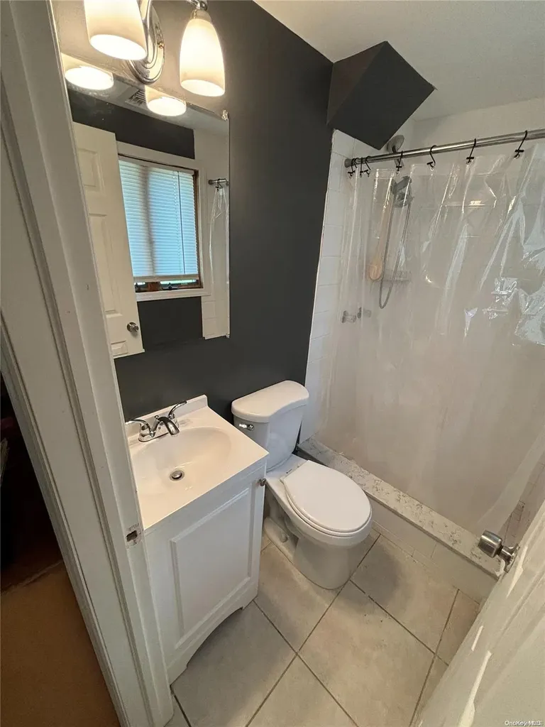 18 Maylen Drive Brentwood NY 11717
