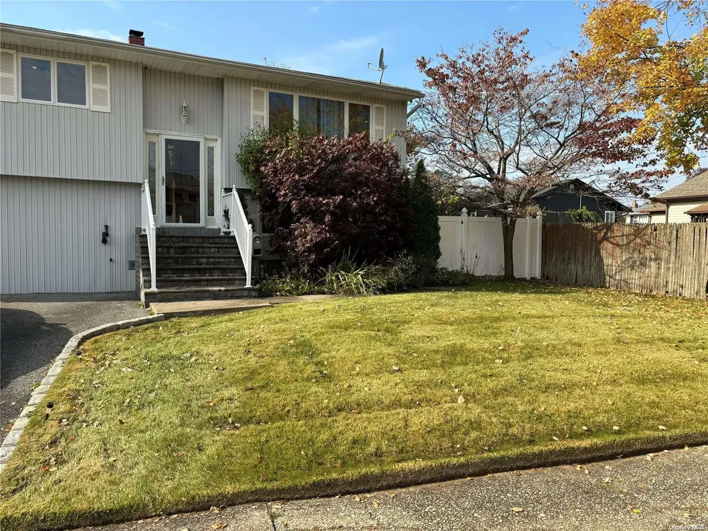 18 Maylen Drive Brentwood NY 11717