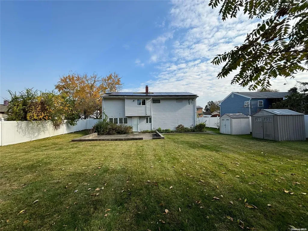 18 Maylen Drive Brentwood NY 11717