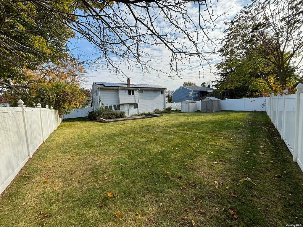 18 Maylen Drive Brentwood NY 11717