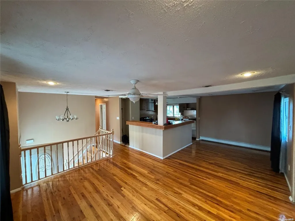 18 Maylen Drive Brentwood NY 11717