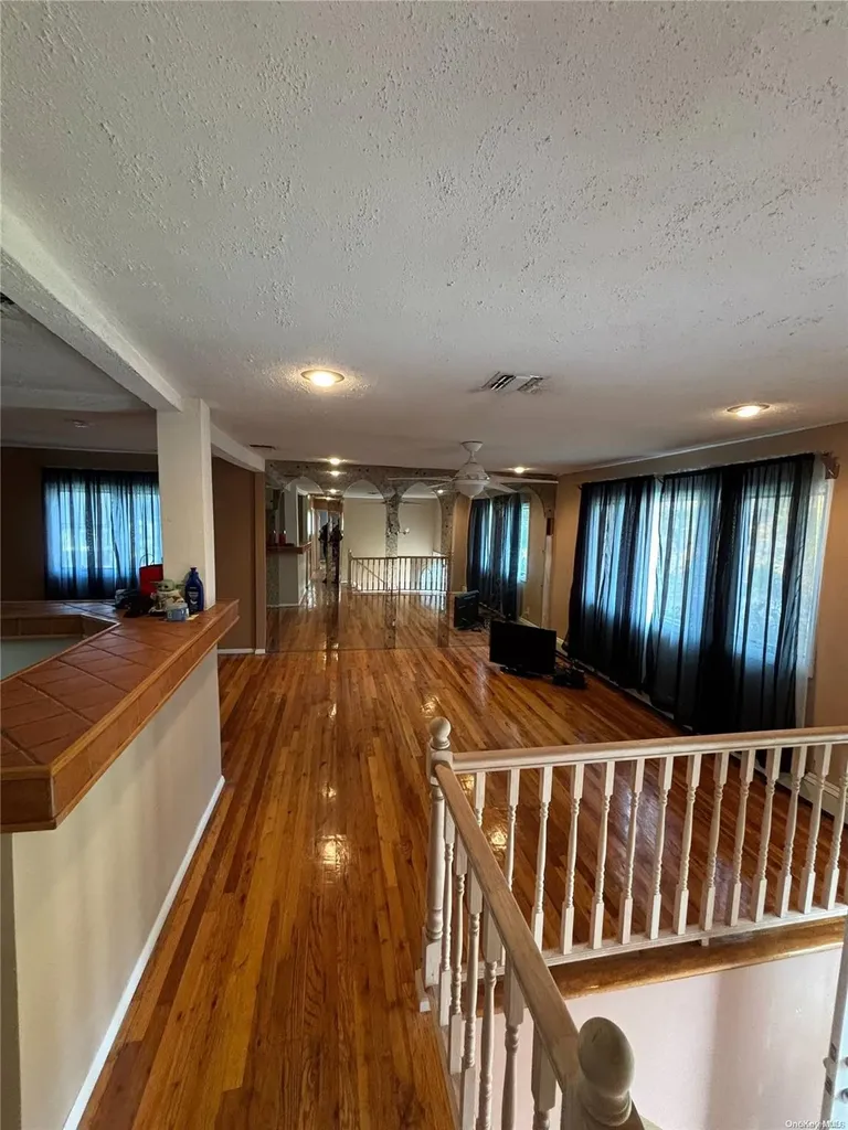 18 Maylen Drive Brentwood NY 11717