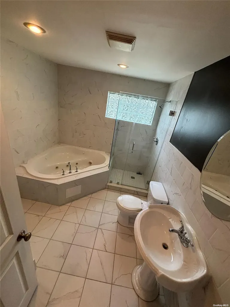 18 Maylen Drive Brentwood NY 11717