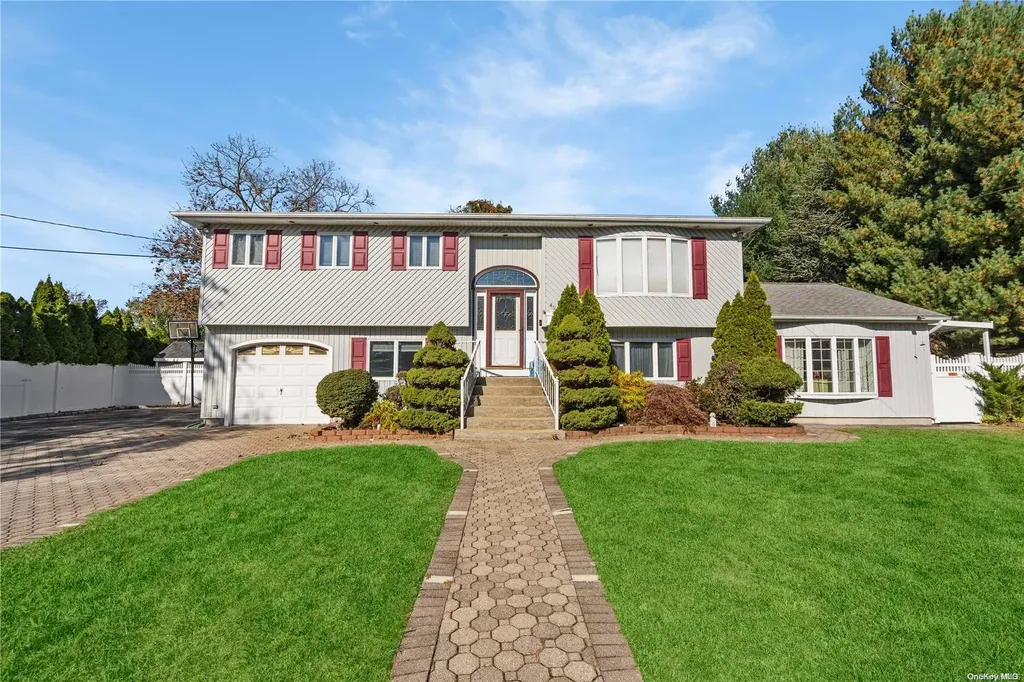 49 Higgins Street North Babylon NY 11703