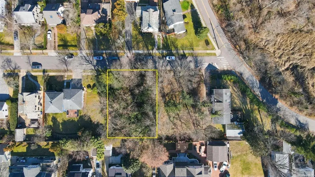 340 Warwick Avenue Douglaston NY 11363