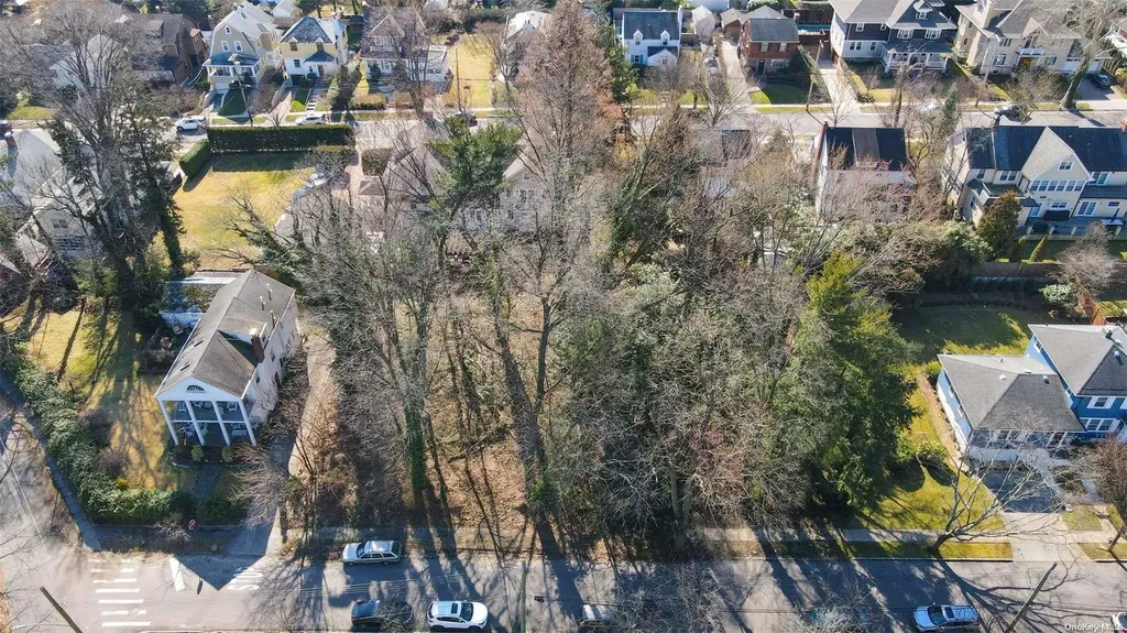 340 Warwick Avenue Douglaston NY 11363