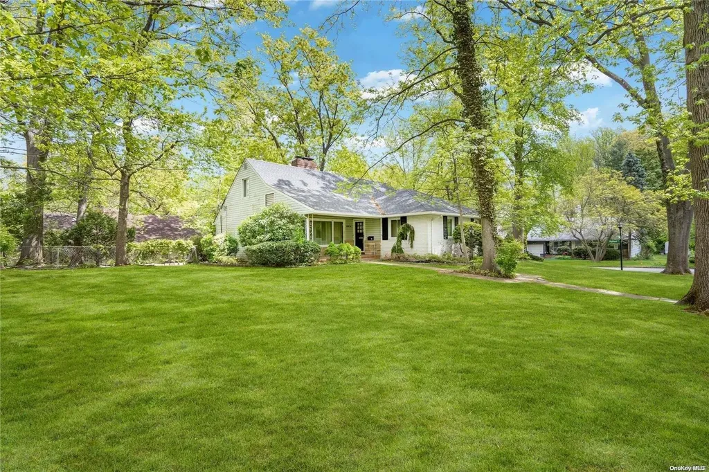 31 Shadow Lane Great Neck NY 11021