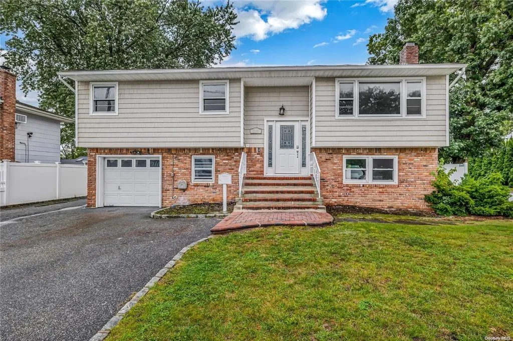 328 Hunter Avenue West Islip NY 11795