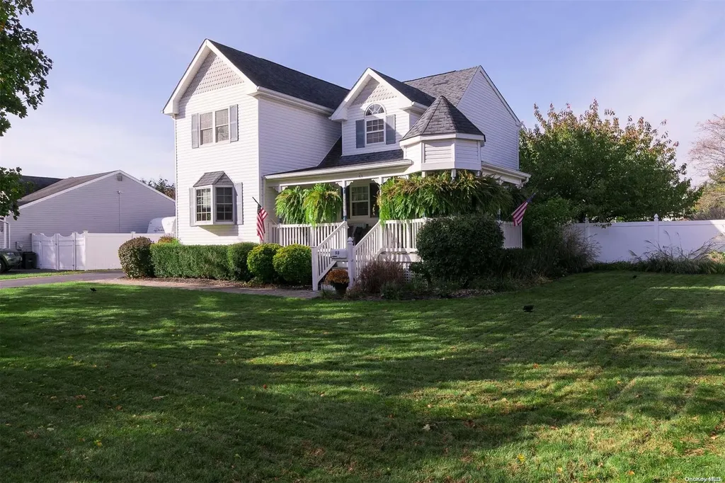 53 Eatondale Avenue Blue Point NY 11715
