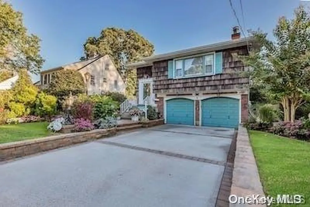 295 Smith Street Freeport NY 11520