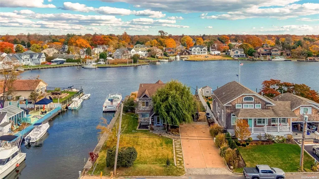 12 Inlet View Bay Shore NY 11706