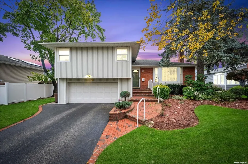64 Maplewood Drive Plainview NY 11803