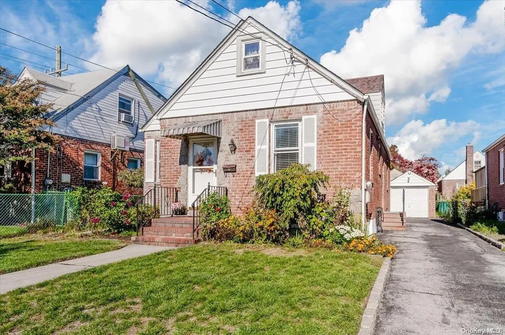 215 Ridge Avenue Valley Stream NY 11581