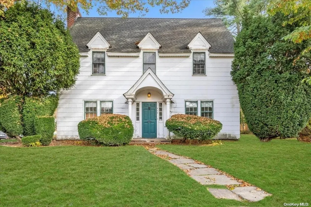 414 Powells Lane Westbury NY 11590