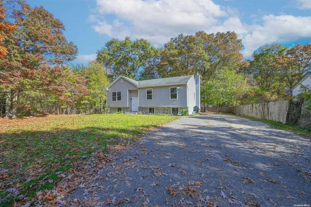 139 W Yaphank Road Coram NY 11727