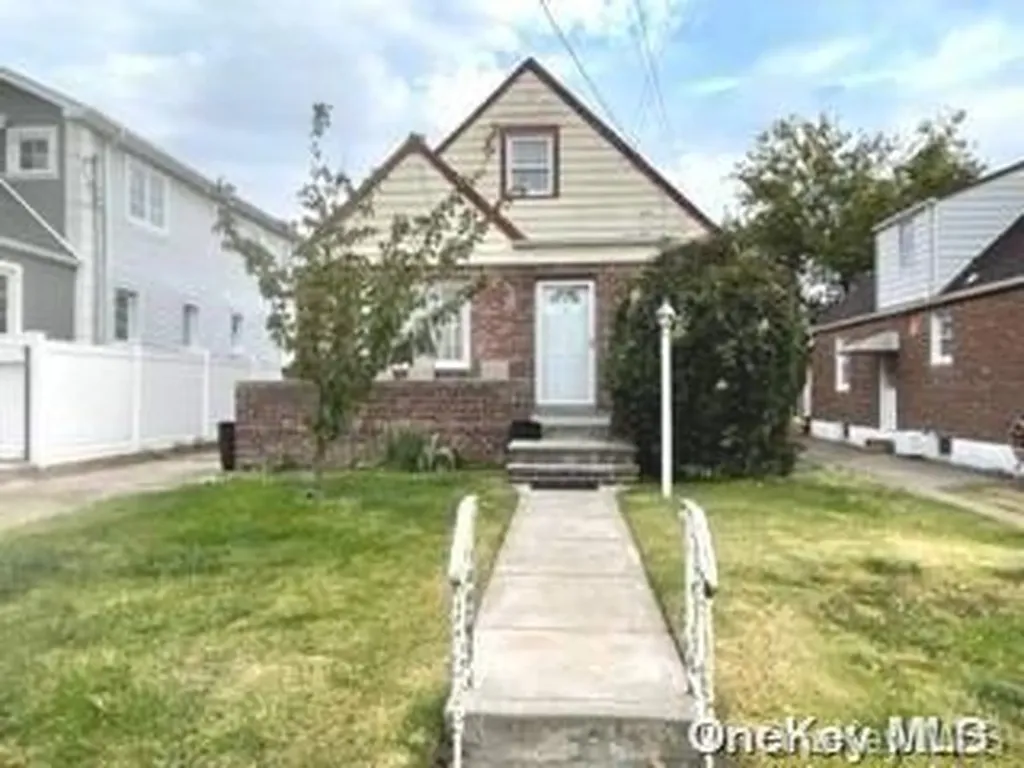 16 Bee Street Valley Stream NY 11580