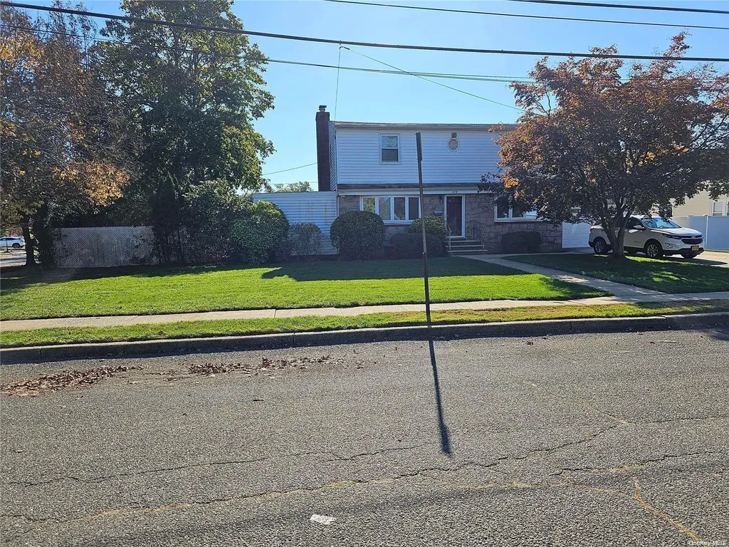 213 Porterfield Place Freeport NY 11520