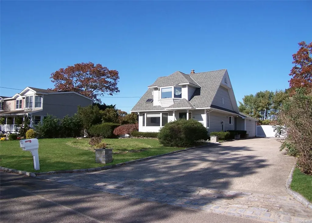 55 Mowbray Street Patchogue NY 11772