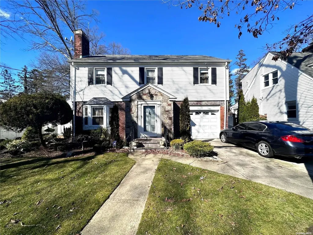 418 Pine Street Freeport NY 11520
