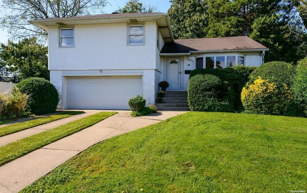 16 Forest Drive Plainview NY 11803