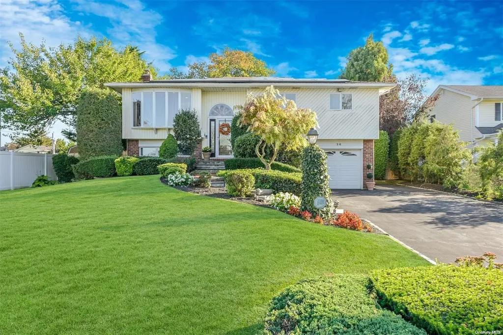 26 Plowboy Path Commack NY 11725