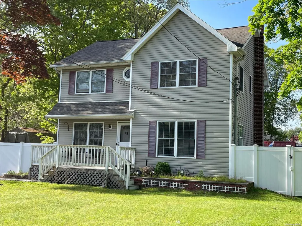 65 Lake Street Islip NY 11751