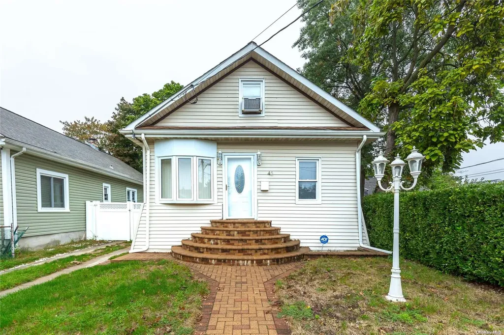 43 Dehnhoff Avenue Freeport NY 11520