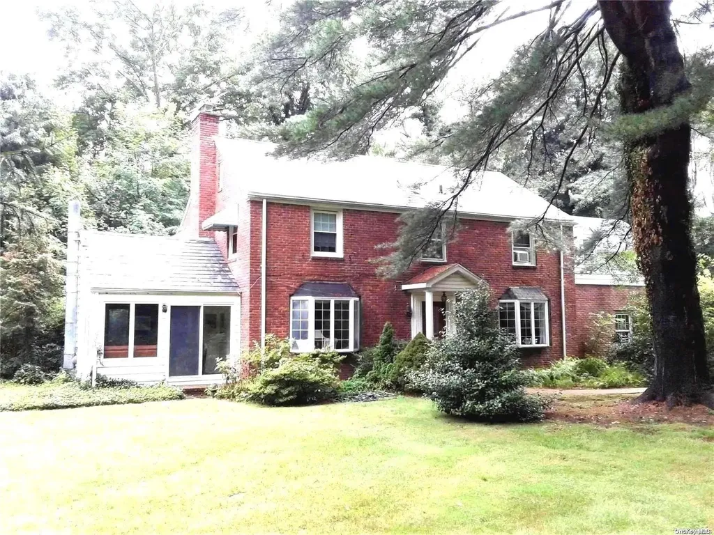 26 Hicks Lane Old Westbury NY 11568
