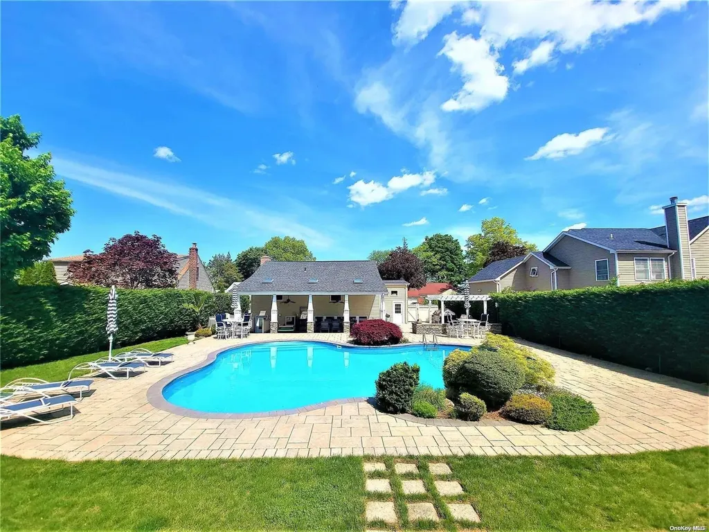 19 Preston Lane Syosset NY 11791