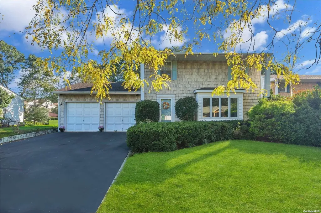 75 Burleigh Drive Holbrook NY 11741