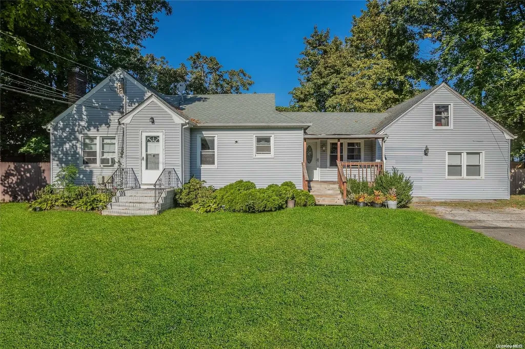 29 Collins Avenue Kings Park NY 11754