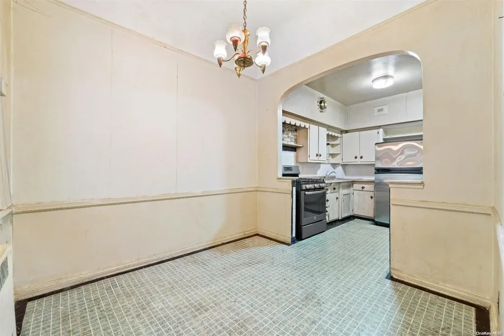 61 E 54th Street Brooklyn NY 11203