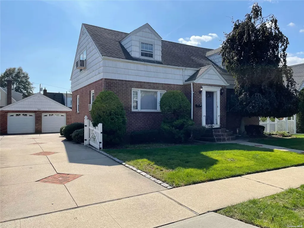 636 7th Avenue New Hyde Park NY 11040
