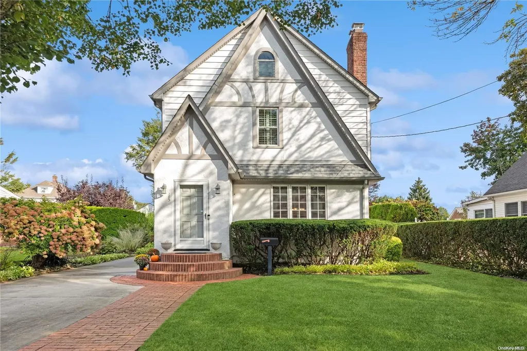 175 Lanier Place Westbury NY 11590