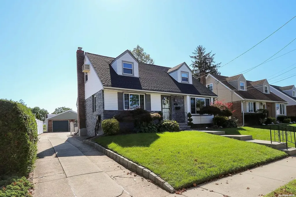 65 Arlington Avenue Valley Stream NY 11580