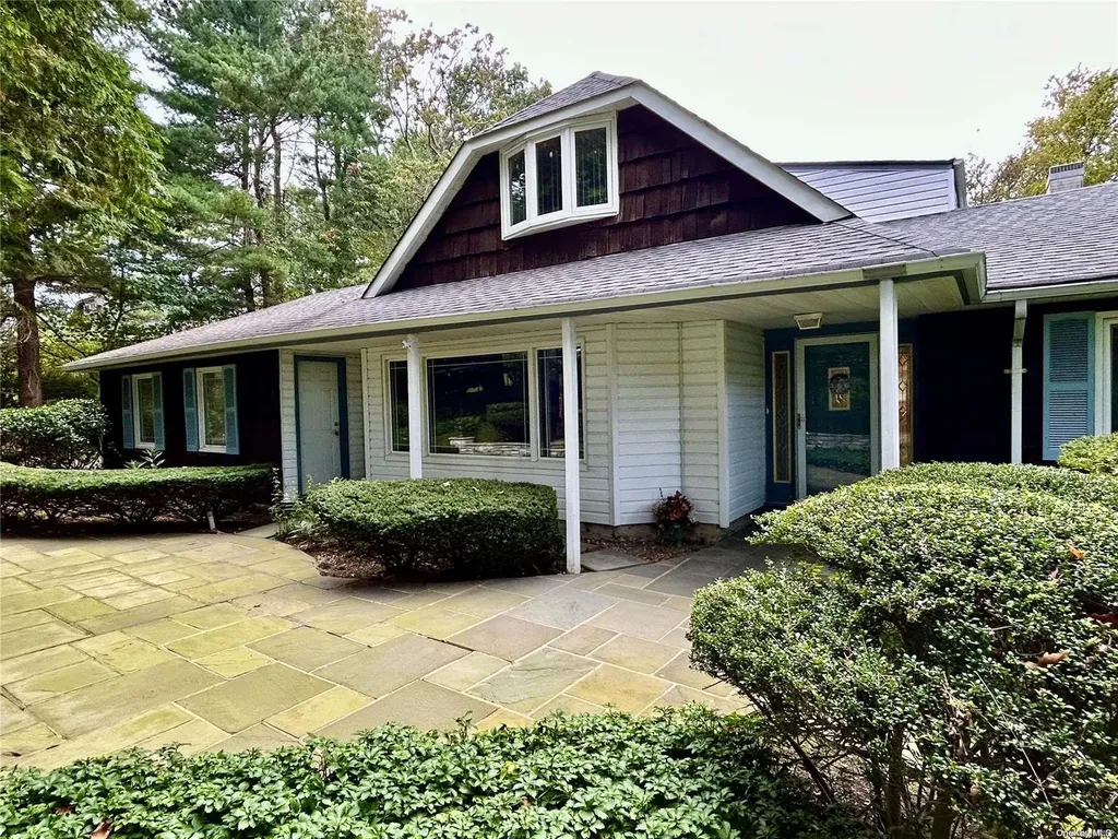 101 Darrow Lane Greenlawn NY 11740