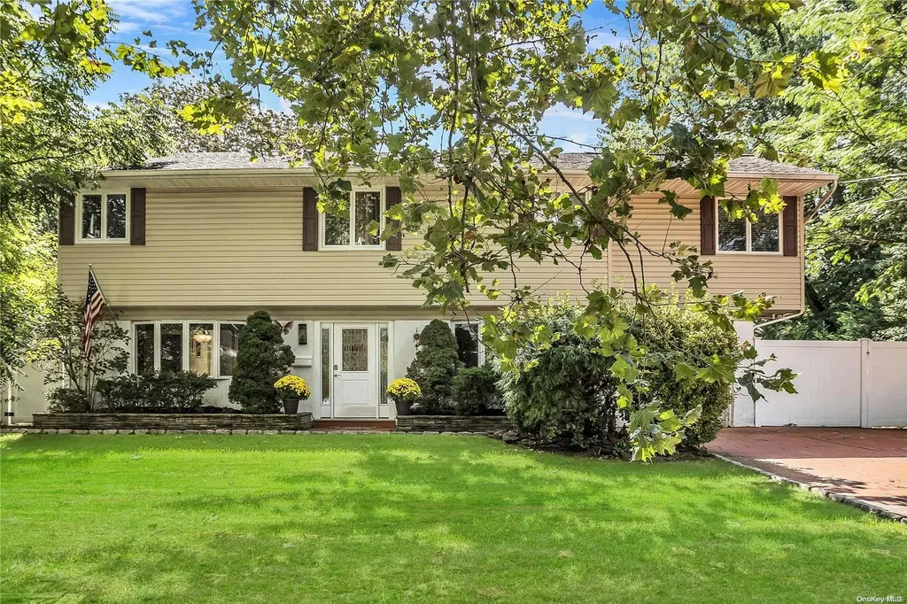 9 Wheatfield Lane Commack NY 11725