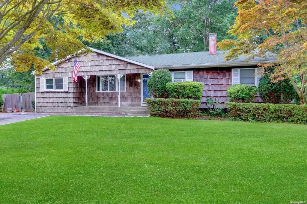 98 Pineway Avenue Mastic Beach NY 11951
